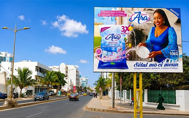 ARA — PANNEAU PUBLICITAIRE